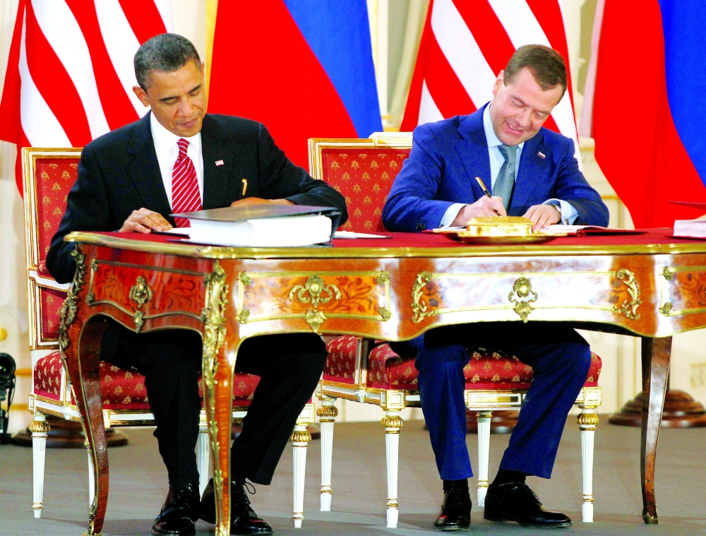 US President Barack Obama (L) and Russian President Dmitry Medvedev sign the new Strategic Arms Reduction Treaty (START II) at Prague Castle in Prague