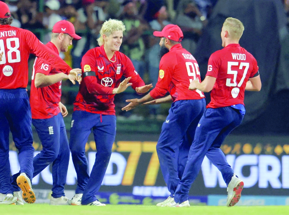 England's Jacob Bethell celebrates with teammates after taking the wicket of Sri Lanka's Dasun Shanaka, stumped out by England's Jos Buttler 