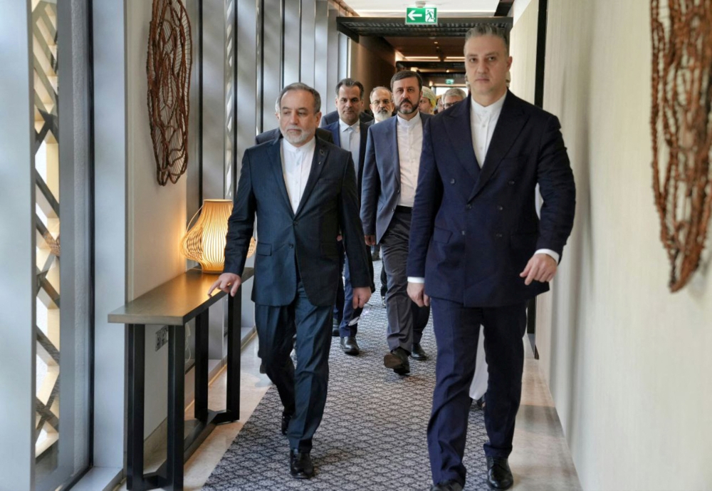 Iranian Foreign Minister Abbas Araghchi and his accompanying delegation depart for the site of the talks in Muscat