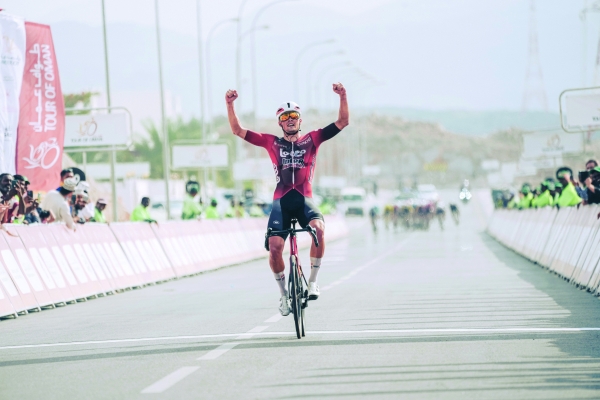 Veistroffer dominates with solo-ride win at Stage 2
