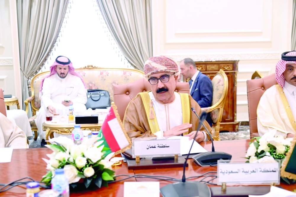 Dr Hamoud bin Ahmed al Yahya’ee, member of Majlis Ash'shura, represented Oman at the meeting.