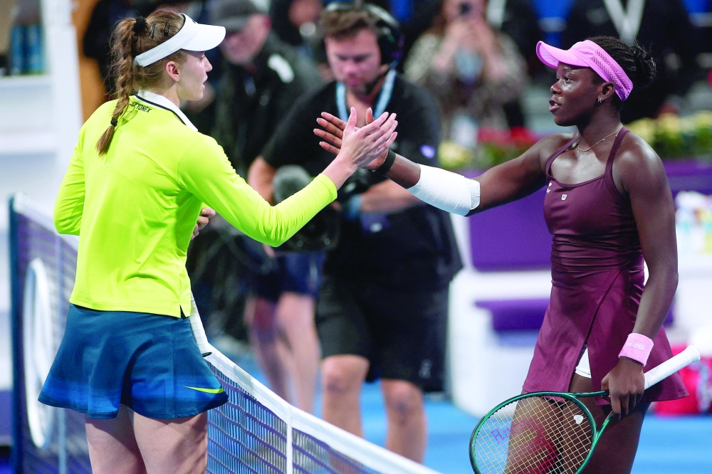 Canada's Victoria Mboko (R) is congratulated by Kazakhstan's Elena Rybakina