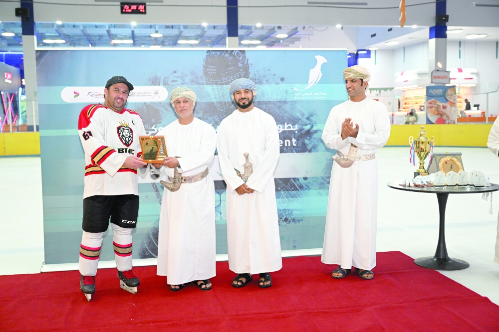 Crowning the winners of the tournament. — Abdulwahid al Hamadani