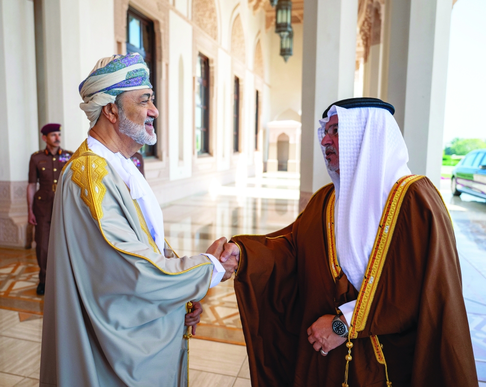 His Majesty Sultan Haitham bin Tarik gave an audience at the Al Barakah Palace on Sunday to His Royal Highness Prince Salman bin Hamad al Khalifa, Crown Prince and Prime Minister of the Kingdom of Bahrain.