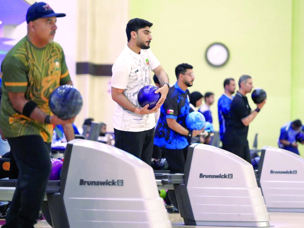 
The league features the participation of 100 male and female players representing 15 clubs. 