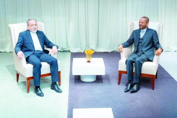 Oman, Iran FMs meet ahead of Iran-US talks