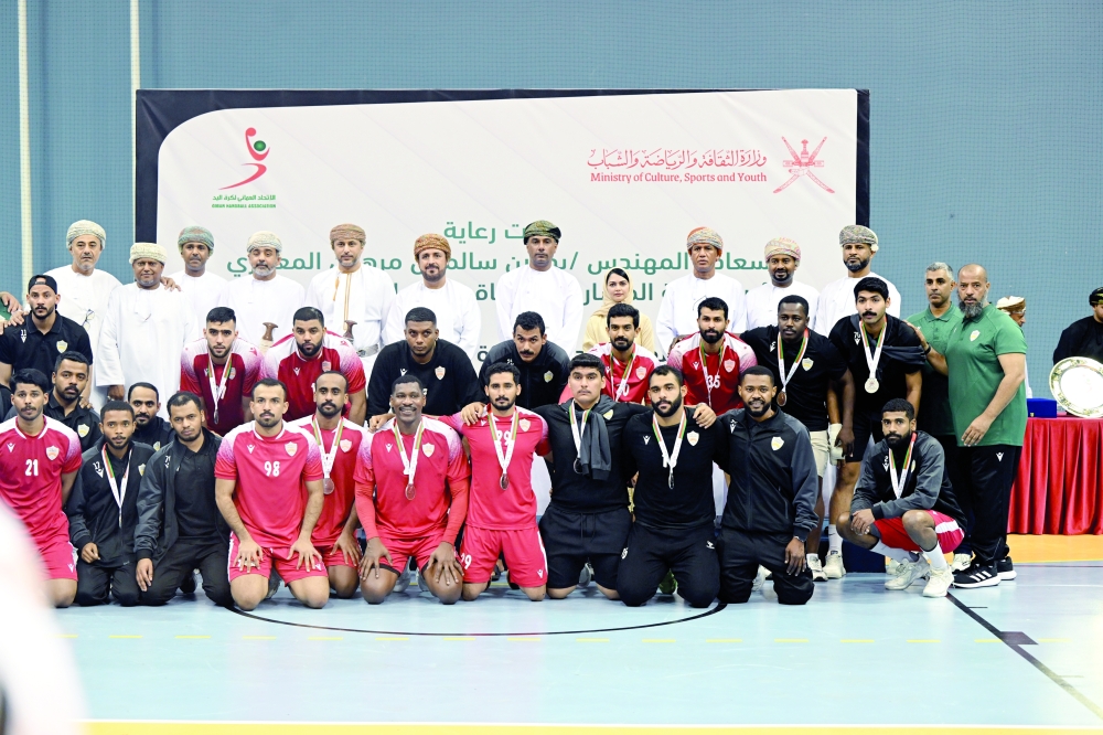 Oman Club players with their silver medals. — Abdulwahid al Hamadani