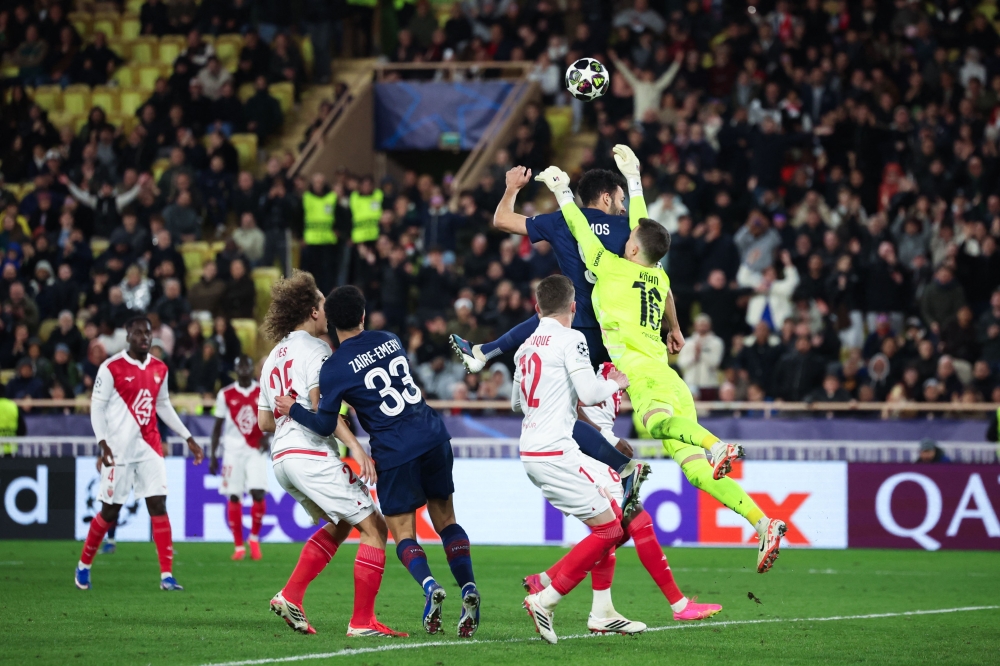Paris Saint-Germain's 09 Goncalo Ramos jumps for the ball with Monaco's  #16 Philipp Kohn 
