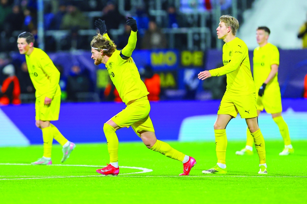 Bodo/Glimt's Danish forward #09 Kasper Hogh celebrates scoring the 3-1 goal with his teammates during the UEFA Champions League first-leg, play-off football match  Bodo/Glimt vs Inter Milan at Aspmyra statium in Bodo, Norway on February 18, 2026.
 Norway OUT
 (Photo by Thomas Andersen / NTB / AFP)
