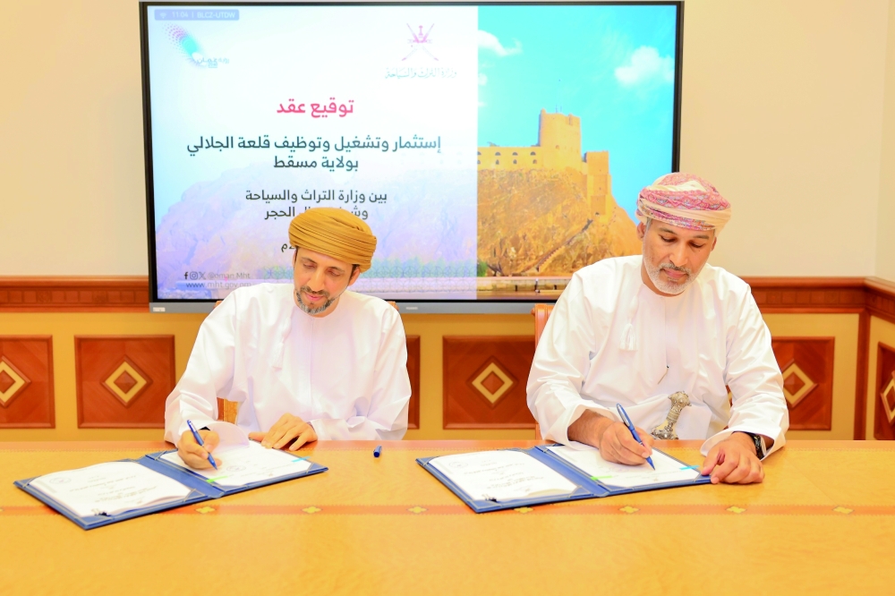 Sayyid Ibrahim bin Said al Busaidy signed the agreement with Jibal Al Hajar Company chairman.