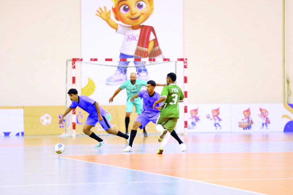 Al Oruba Club claiming a 6–1 victory over the Roads Department.