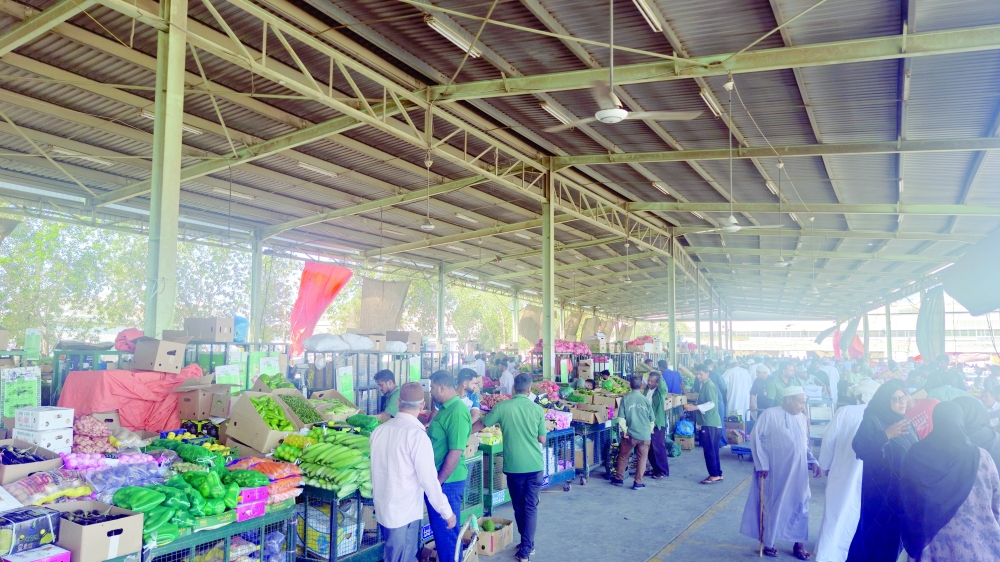 Prices of fruits and vegetables have risen in the retail market.