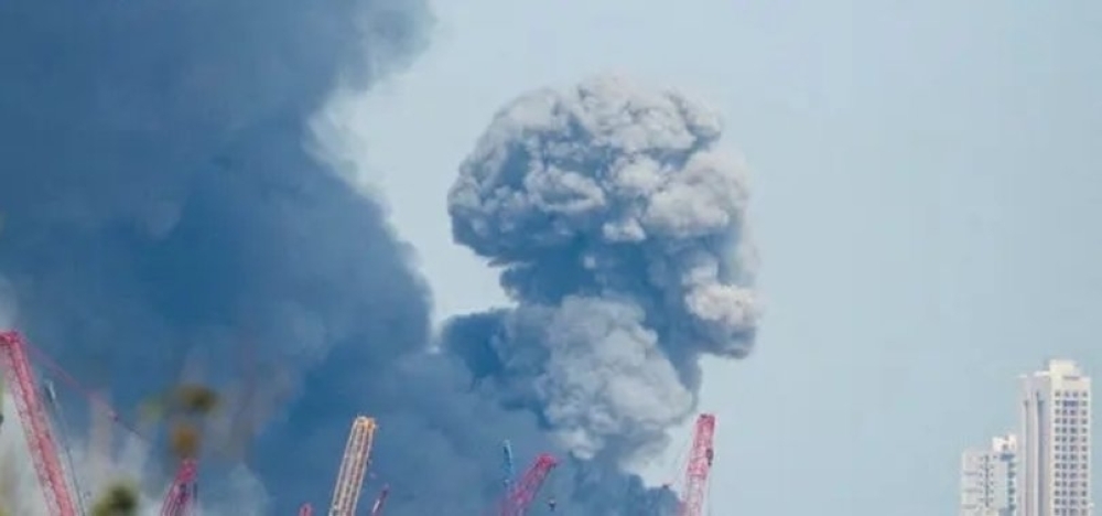 806x378-iranian-missile-hits-large-us-base-in-qatar-1772597164649