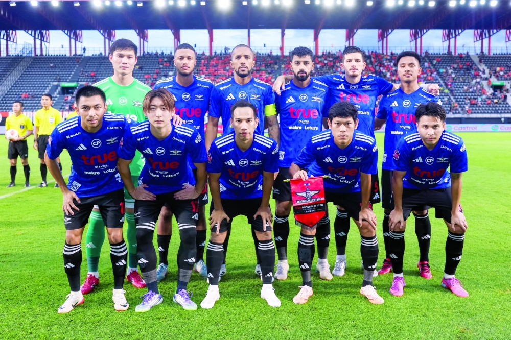 Mohsin al Ghassani with his team Bangkok united.