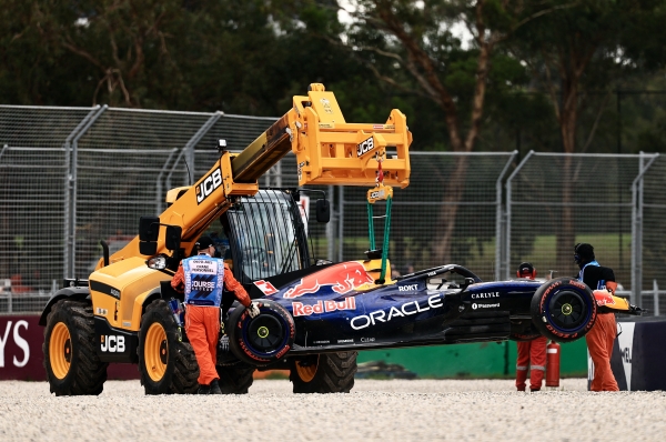 Verstappen crashes out in first qualifying session in Australia