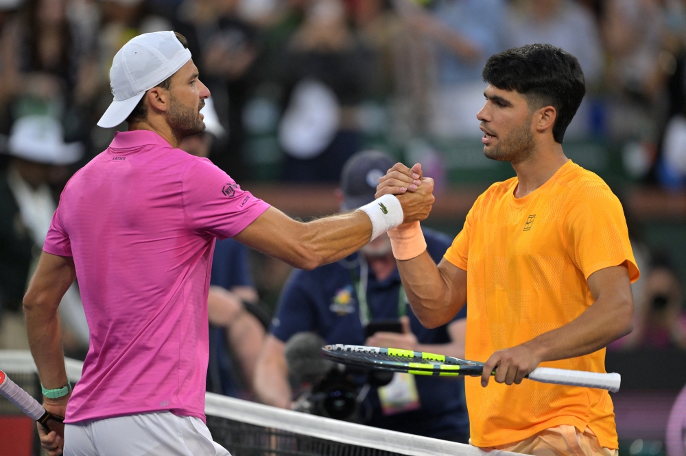   Grigor Dimitrov (BUL) shakes hands with Carlos Alcaraz (ESP) after their second round  