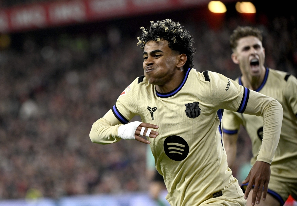 Barcelona's Spanish forward #10 Lamine Yamal celebrates scoring his team's first goal 