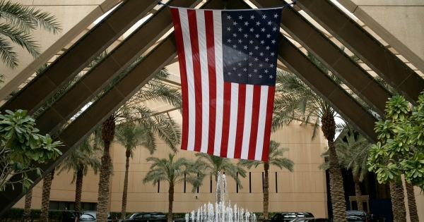 US orders non-essential diplomats to leave Saudi Arabia