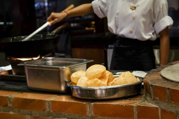 Indian restaurants warn of shutdowns as Iran war makes cooking gas scarce