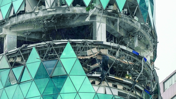 Iran launches new missile salvo at Israel, US targets