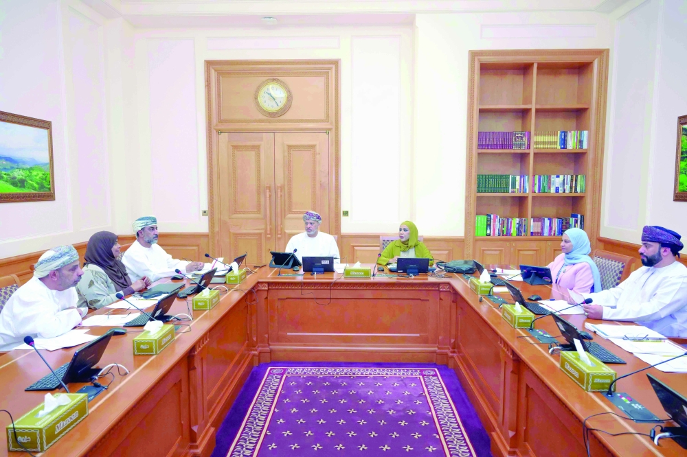 The committee discussed ways to identify best global practices that are applicable in the Sultanate of Oman.