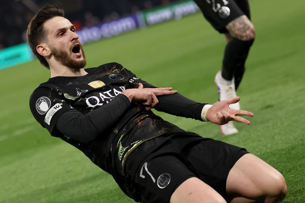  Paris Saint-Germain's Georgian forward #07 Khvicha Kvaratskhelia celebrates after scoring  his side's fifth goal 