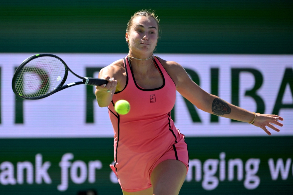  Aryna Sabalenka (BEL) hits a shot in her quarterfinal match defeating Victoria Mboko (CAN)