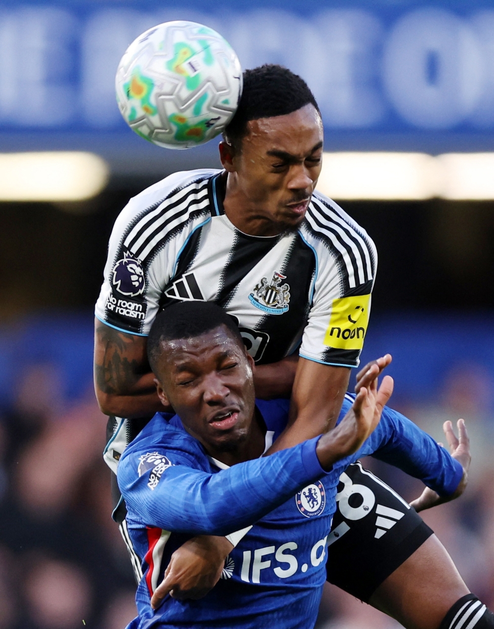   Newcastle United's Joe Willock in action with Chelsea's Moises Caicedo 