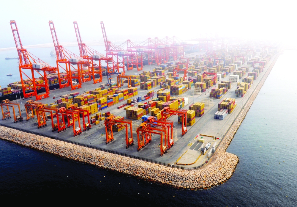 The measure highlights the strong operational cooperation between the UAE and the Sultanate of Oman in maintaining the continuity of regional trade.