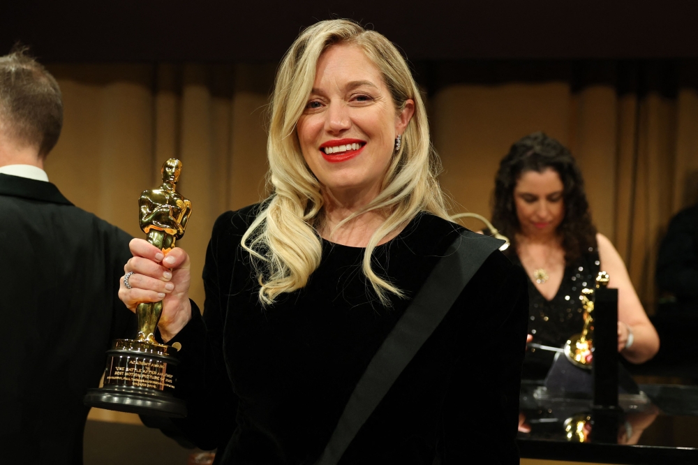 US producer Sara Murphy holds her Oscar for Best Picture for "One Battle After Another" as she attends the 98th Annual Academy Awards Governors Ball at the Dolby Theatre in Hollywood, California on March 15, 2026.  (Photo by ANGELA WEISS / AFP)
