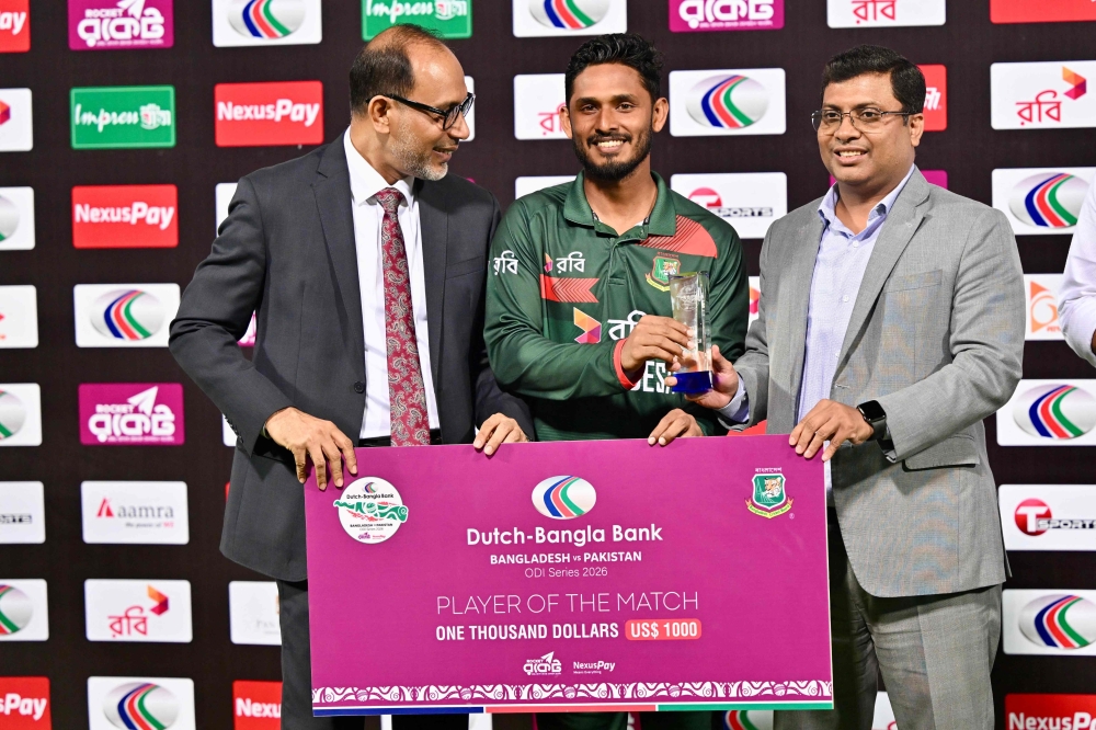 Tanzid Hasan Tamim (C) receives the 'Man of the Match' trophy  