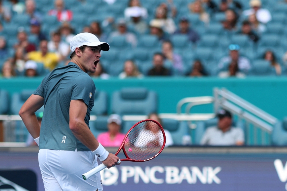  Fonseca (BRA) reacts after winning a point against Fabian Marozs
