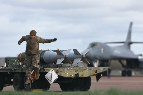 UK allows US to use bases