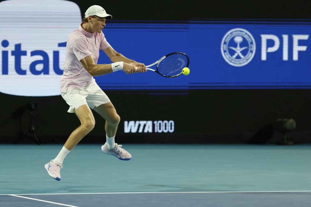  Jannik Sinner (ITA) hits a backhand against Corentin Moutet (FRA) on day 7 of the 2026 Miami Open  