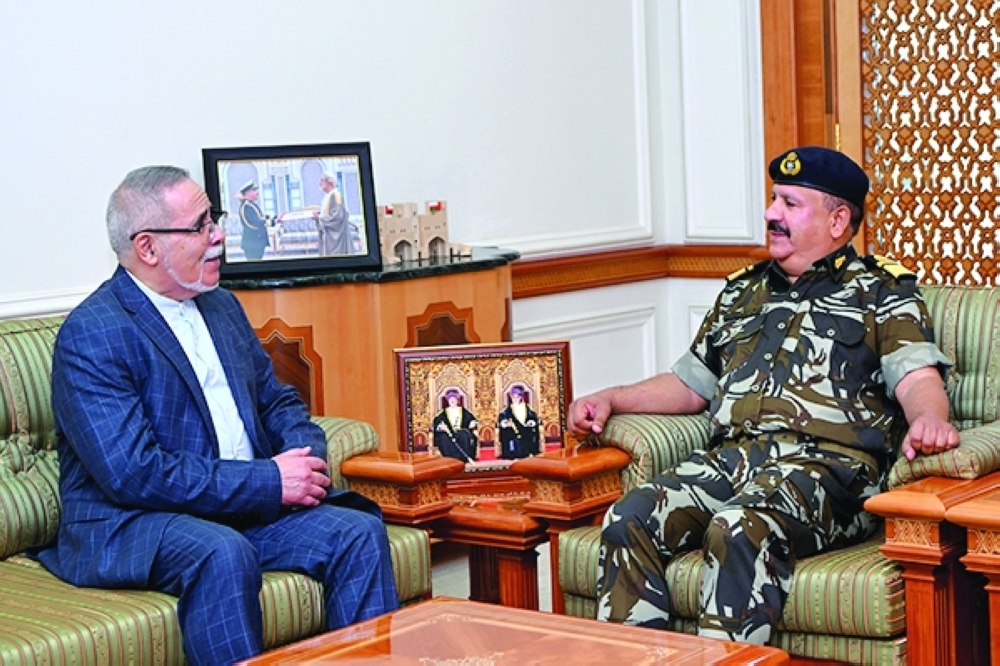 Abdelaziz Medjahed with Rear Admiral Ali bin Abdullah al Shidi.