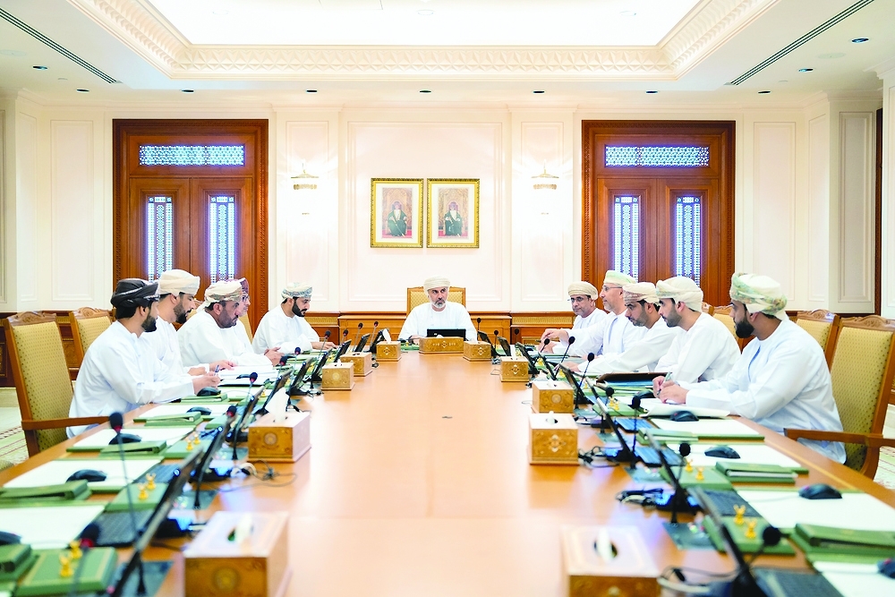 Khalid bin Hilal al Maawali, Chairman of Majlis Ash’shura, led the meeting. - ONA