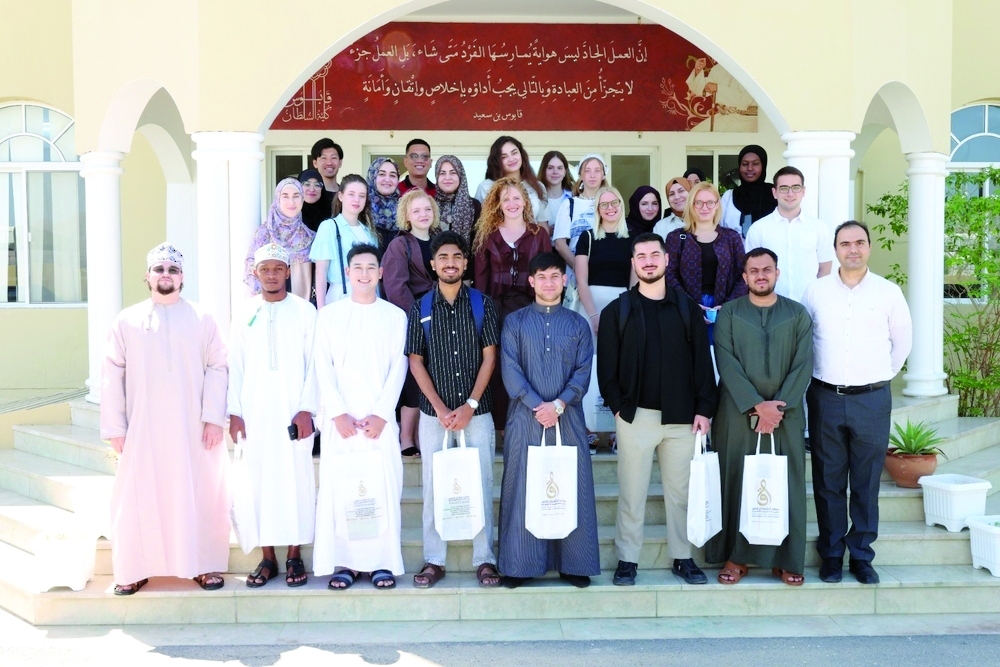 The Sultan Qaboos Institute for Teaching Arabic to non-Native Speakers in the Wilayat of Manah, Governorate of Al Dakhiliyah, on Tuesday, received 30 students. — ONA