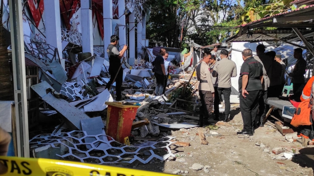 Major earthquake in Indonesia kills one, sparks panic