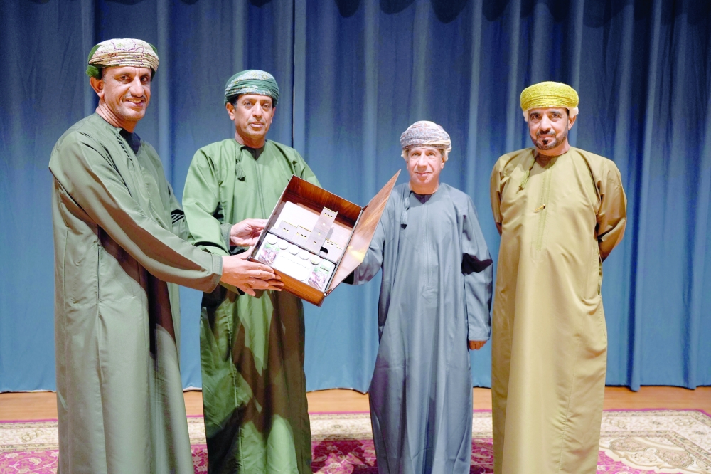 Mohammed bin Said al Balushi, Under-Secretary of the Ministry of Information, honours the crew of Al Mutak.