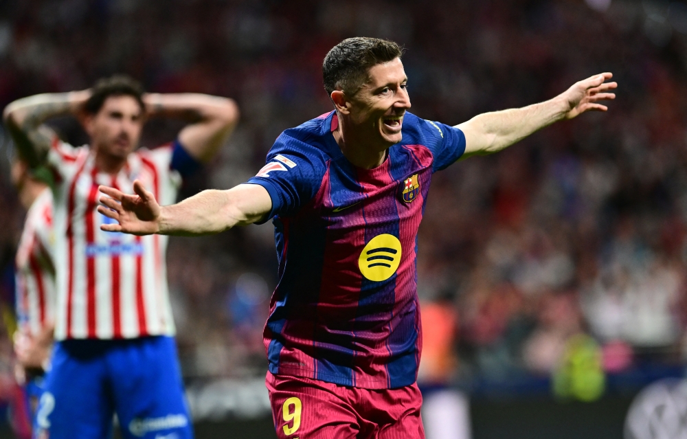  FC Barcelona's Robert Lewandowski celebrates scoring their second goal