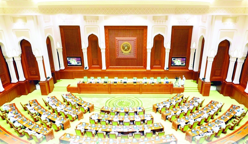 It will also discuss the proposals to designate some areas in Qurayat as tourist locations.