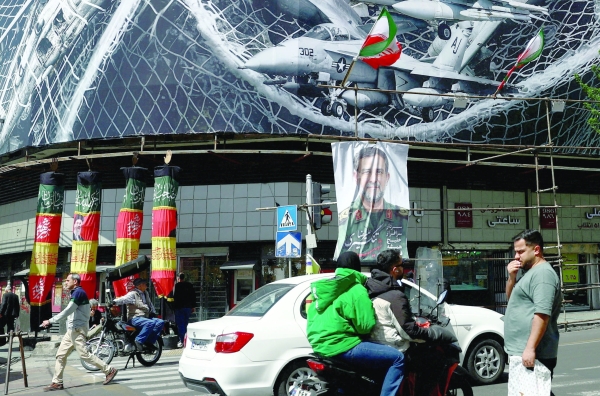 Oman, Iran discuss easing Hormuz traffic