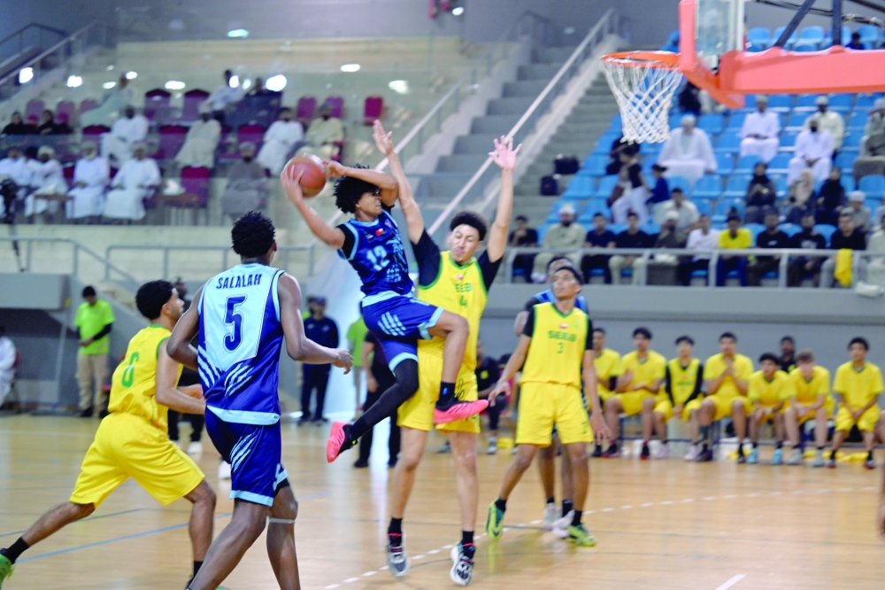 Qaisar al Balushi of Salalah in action against Seeb during the final. — Khalfan al Ruzaiqi