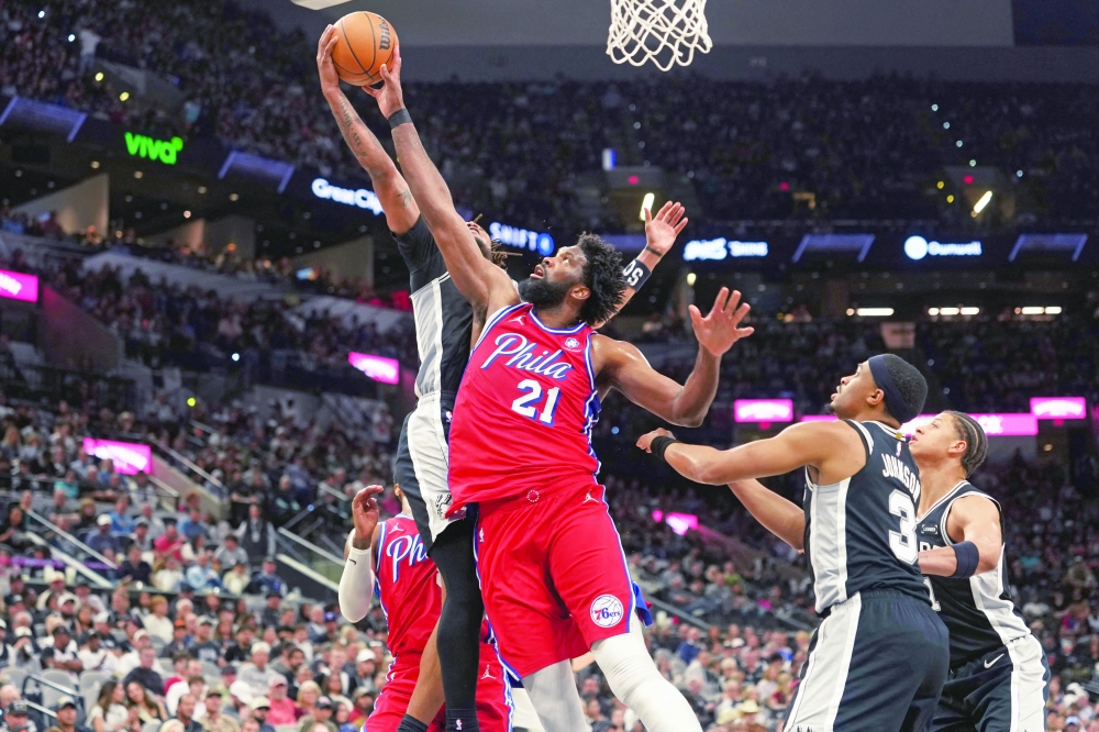Philadelphia 76ers' Joel Embiid (21) battles for a rebound with San Antonio Spurs' Stephon Castle (5) and ahead of Keldon Johnson (3) and Carter Bryant (11) at Frost Bank Center. — Imagn Images