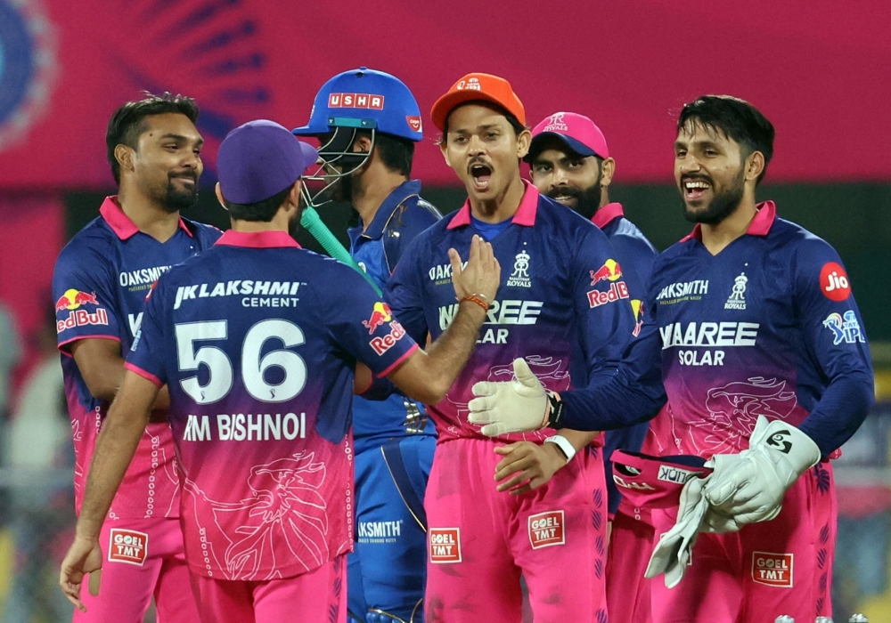 Rajasthan Royals' Ravi Bishnoi celebrates with Dhruv Jurel and Yashasvi Jaiswal at the end of the match  