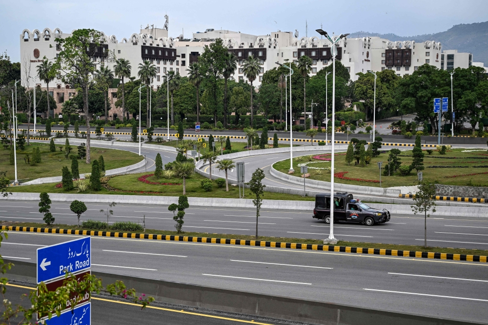 Police personnel patrol near the Serena Hotel, the expected venue for the US蜂ran peace talks, at the Red Zone area in Islamabad on April 11, 2026. 