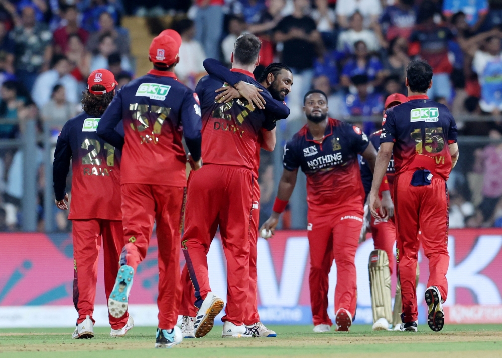  Bengaluru's Jacob celebrates with teammates after taking the wicket of Mumbais' Hardik caught out by  Bengaluru's Romario