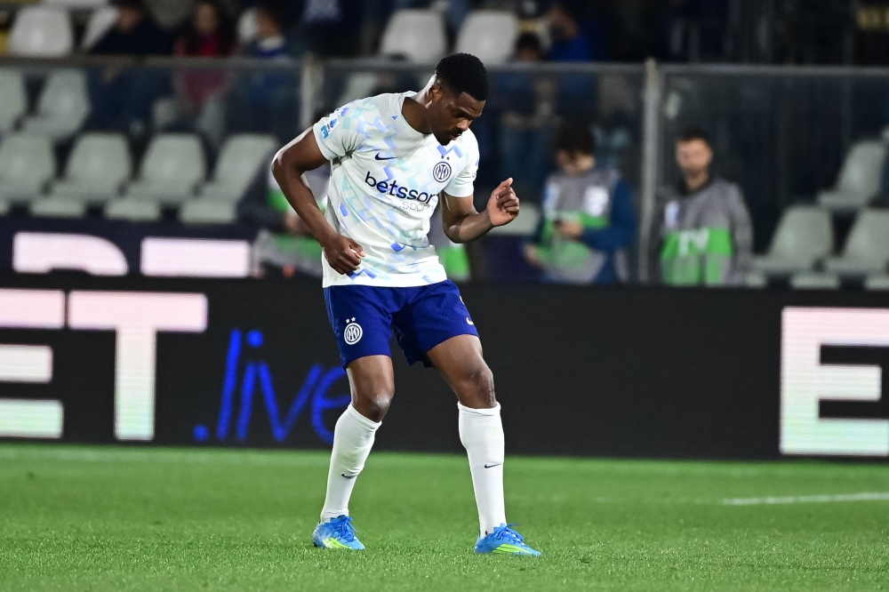 Inter Milan's Dutch defender #02 Denzel Dumfries celebrates after scoring his team fourth goal
