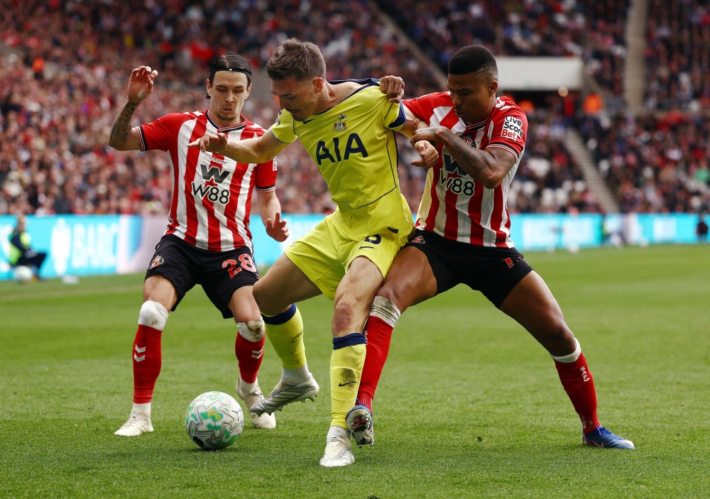  Tottenham Hotspur's Joao Palhinha in action with Sunderland's Reinildo and Enzo Le Fee  