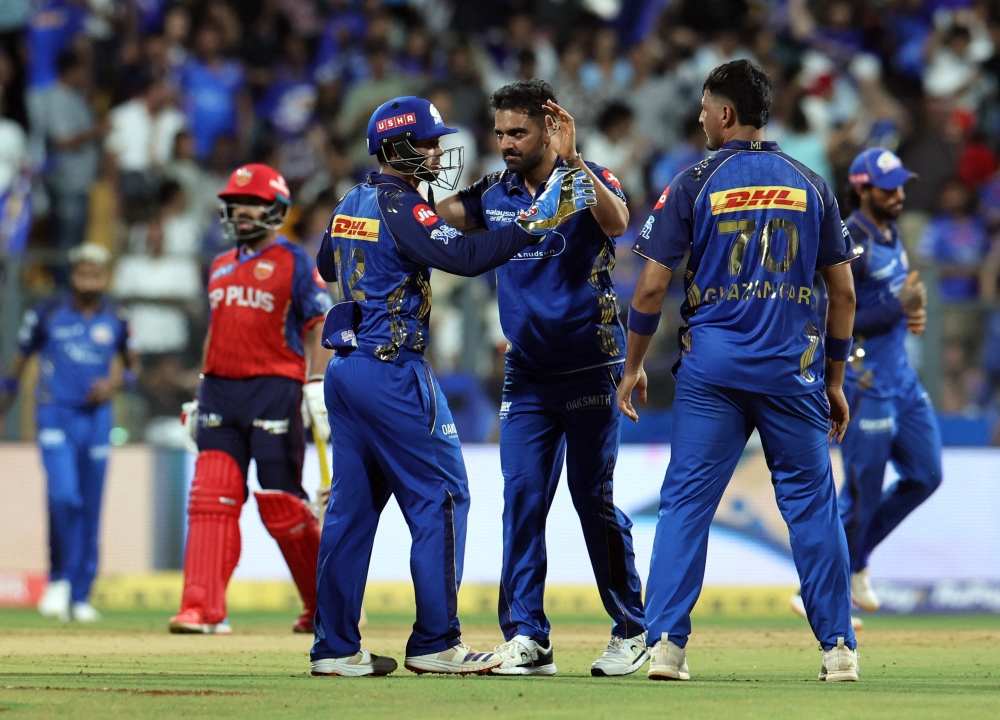  Mumbai Indians' Allah Ghazanfar celebrates the wicket of Punjab Kings' Cooper Connolly with Quinton de Kock 